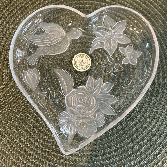 Vintage Crystal Glass Heart Shaped Dish With Design 6 Inch New with Tag in Place - Picture 2 of 7
